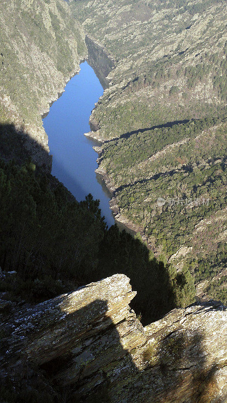 Canones del Sil landscape, Ribeira Sacra，加利西亚，西班牙。